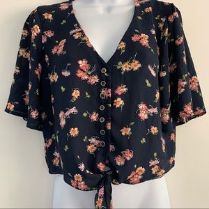 Socialite Cropped Button-up Floral Top